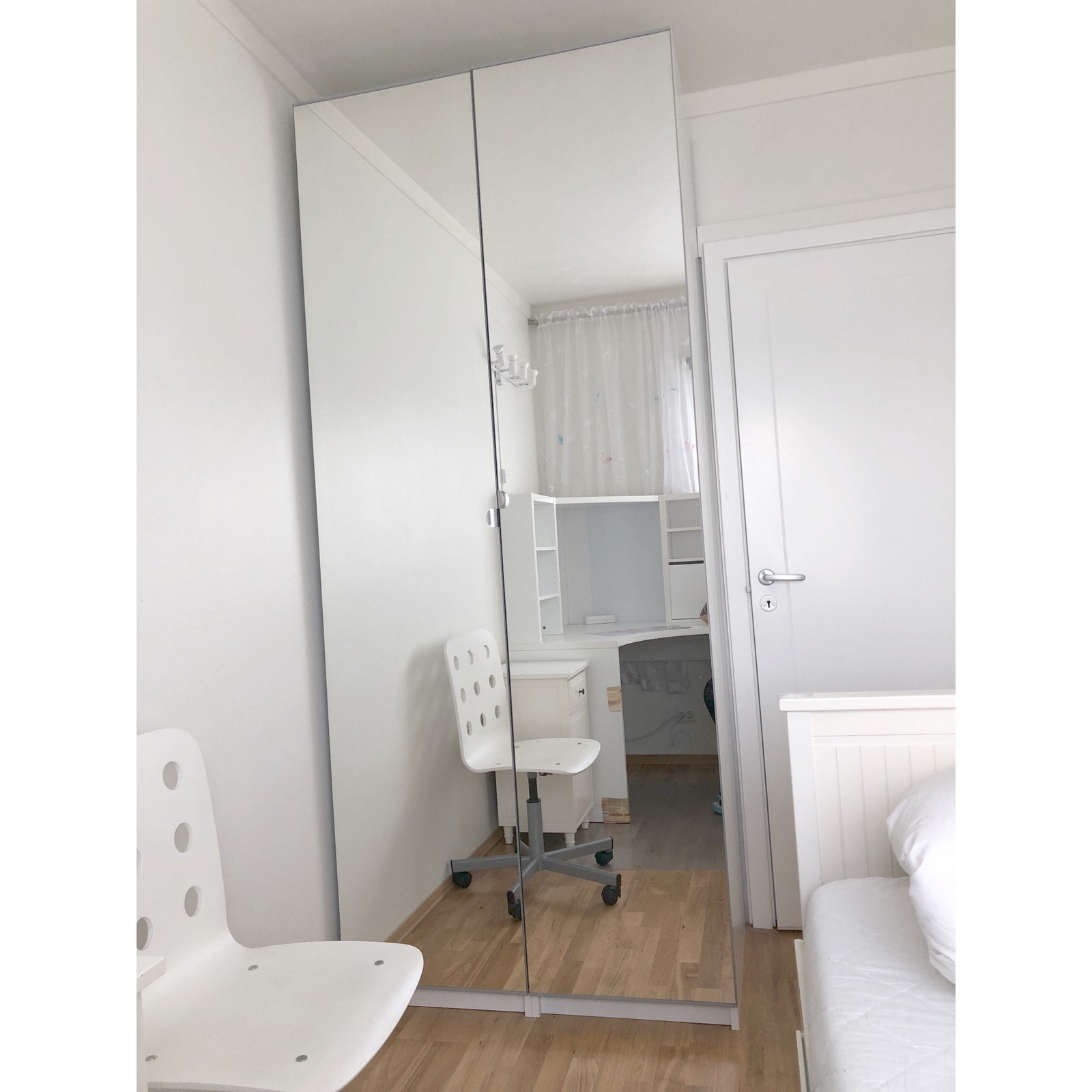 rom 2 stort speilskap Galleribilde