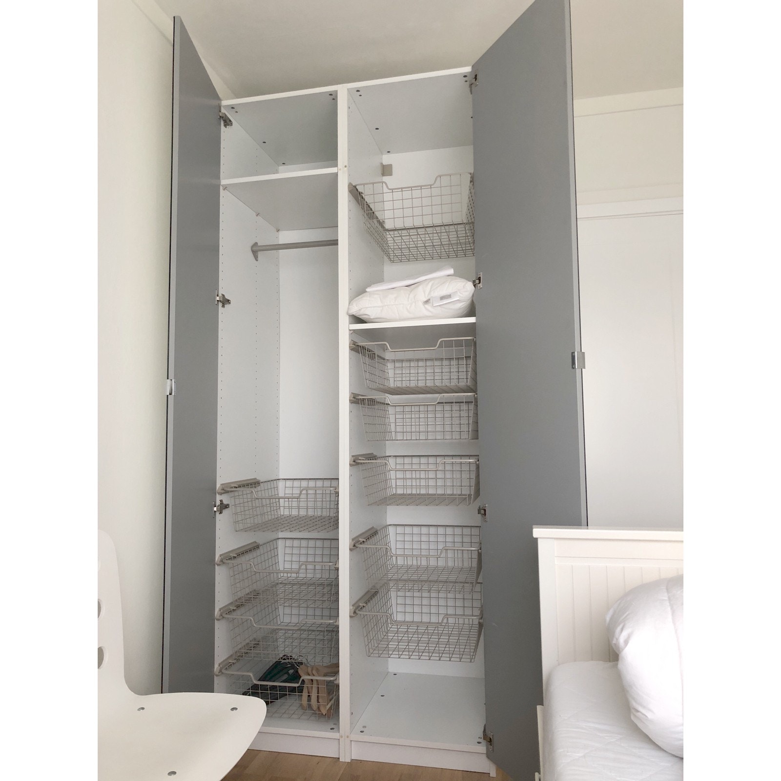 mye oppbevaringsplass i ditt speilskap på rommet 2 Galleribilde