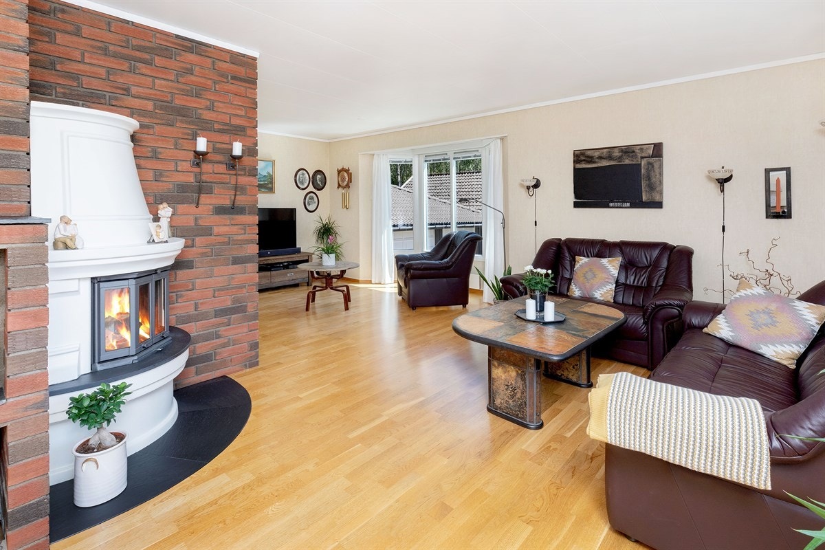 Hyggelig stue med peis Galleribilde