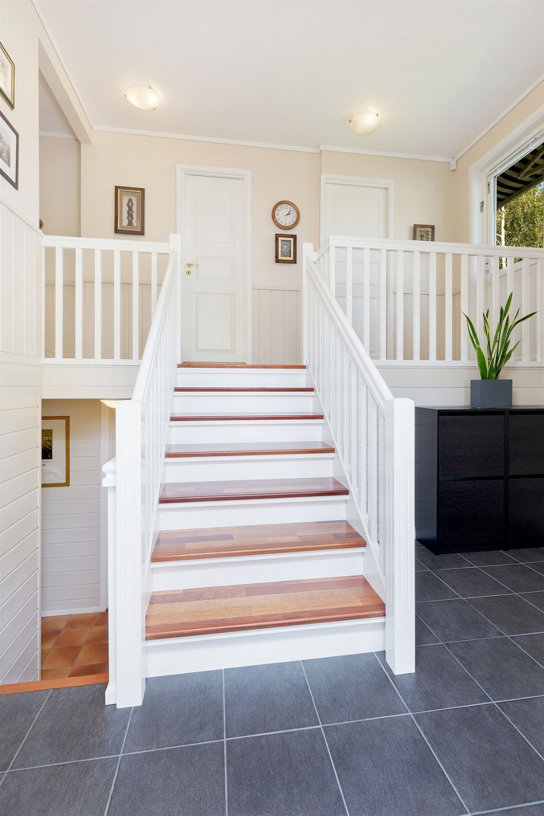 Trapp ned til u. etg. Galleribilde