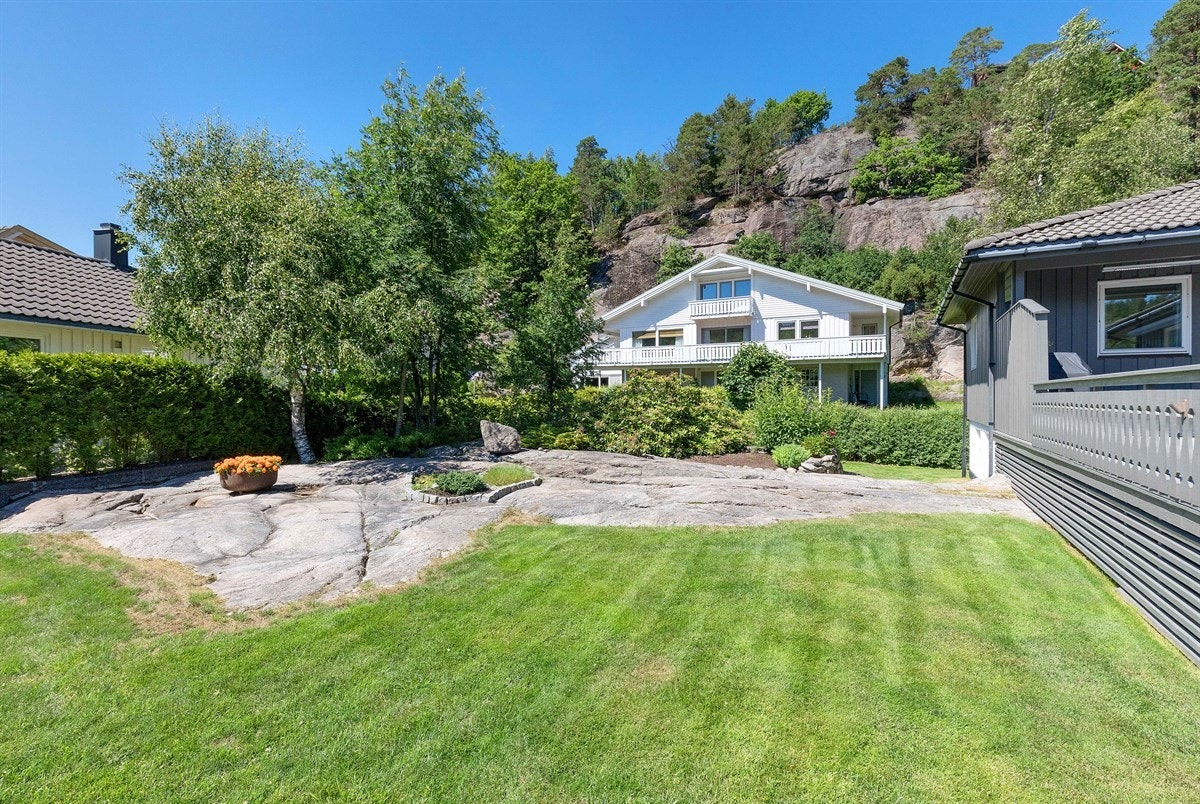 Solrik hage Galleribilde