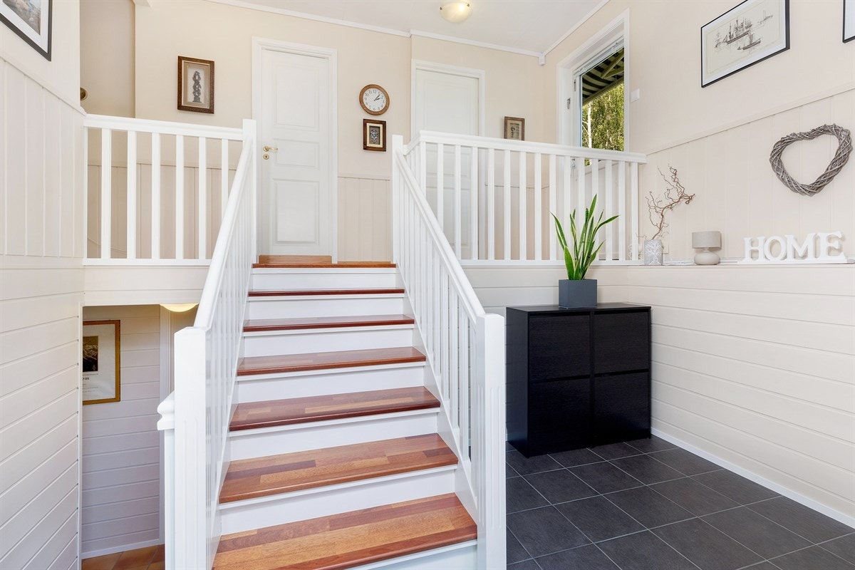 Trapp ned til u. etg. Galleribilde