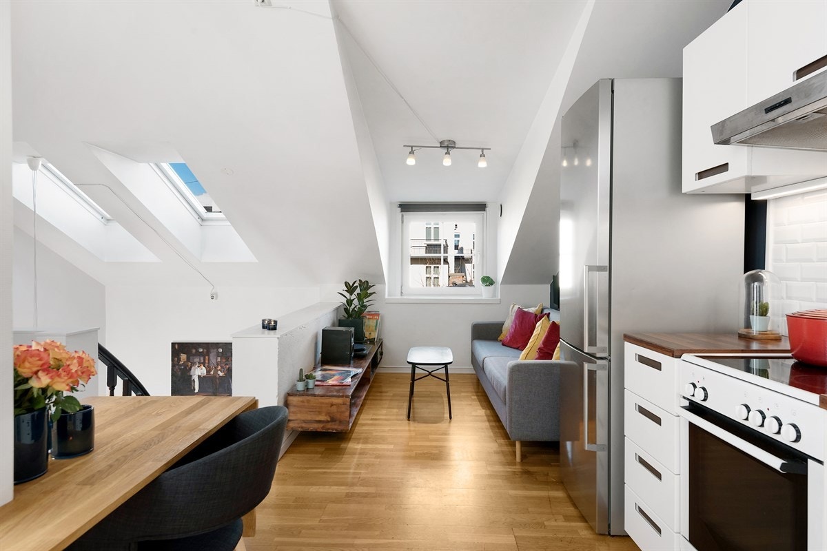 Kjøkken mot stue. Galleribilde
