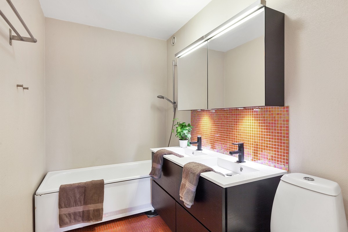 Flott bad med varmekabler i gulv Galleribilde