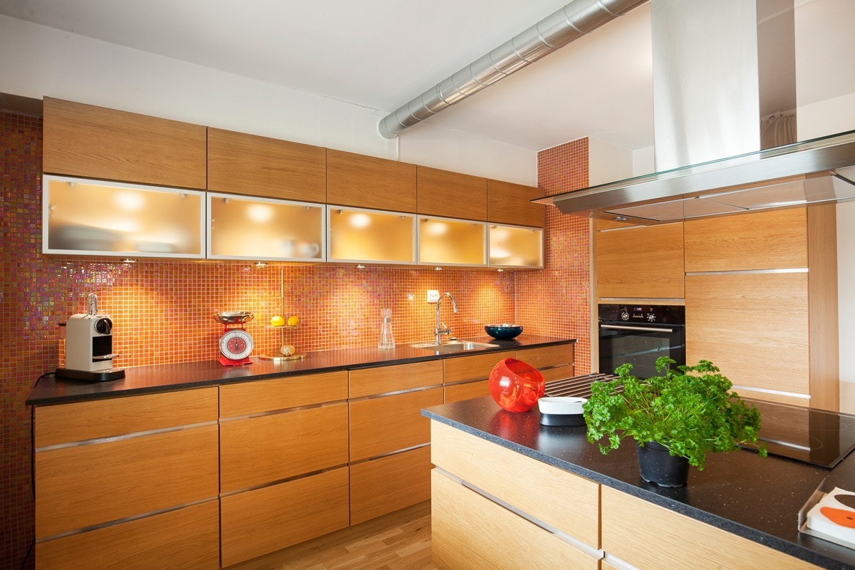 Innredet med lekre fliser på vegg - disse flisene finner du igjen på badet Galleribilde