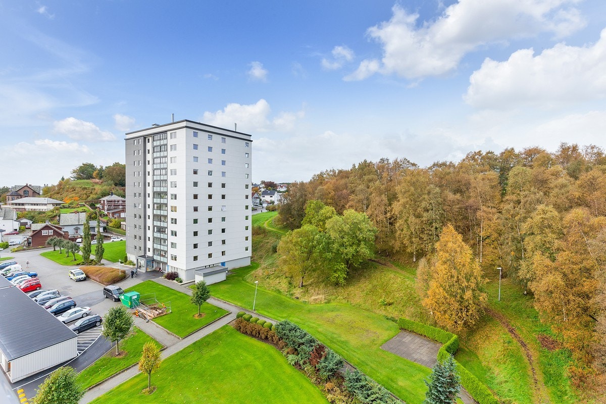 Nabolag - flott opparbeidet uteområde for beboerne i borettslaget Galleribilde