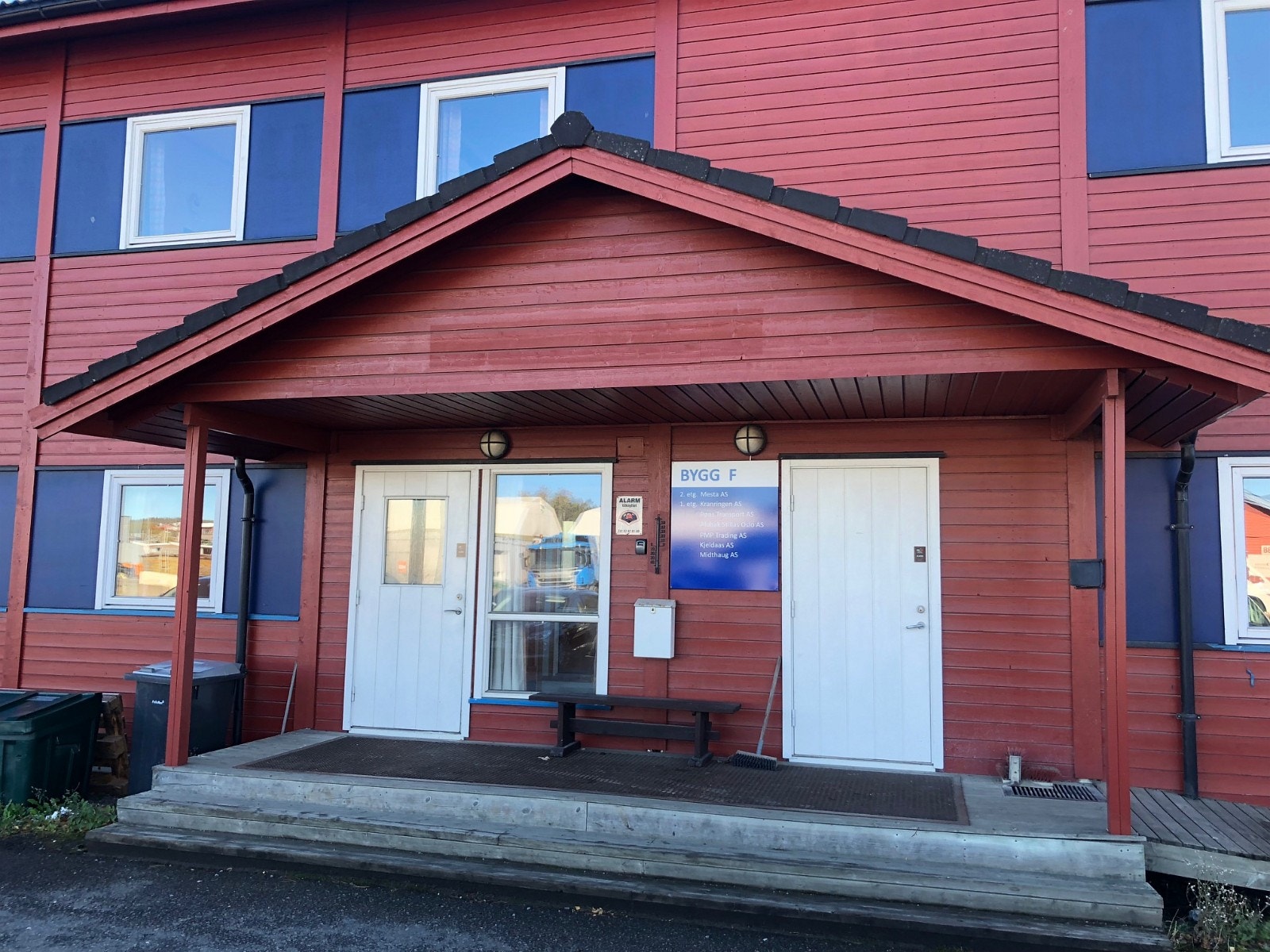 Inngang Bygg F Galleribilde