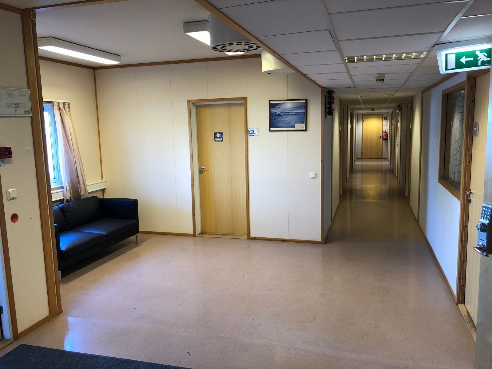 Inngangsparti - Bygg F Galleribilde