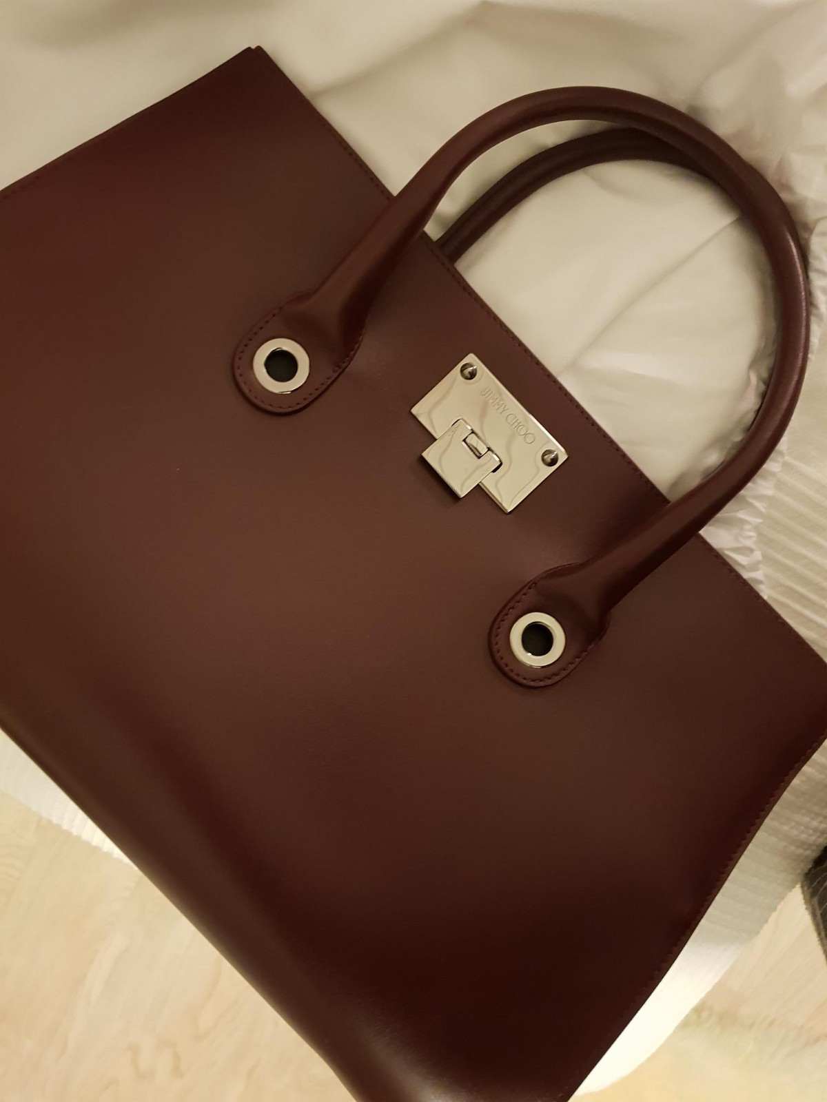 Ubrukt Jimmy Choo veske selges billig | FINN.no Ubrukt Jimmy Choo veske selges billig | FINN.no