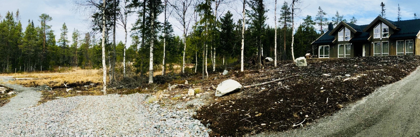 Hytta i terrenget - rett ved tursti og skiløype Galleribilde