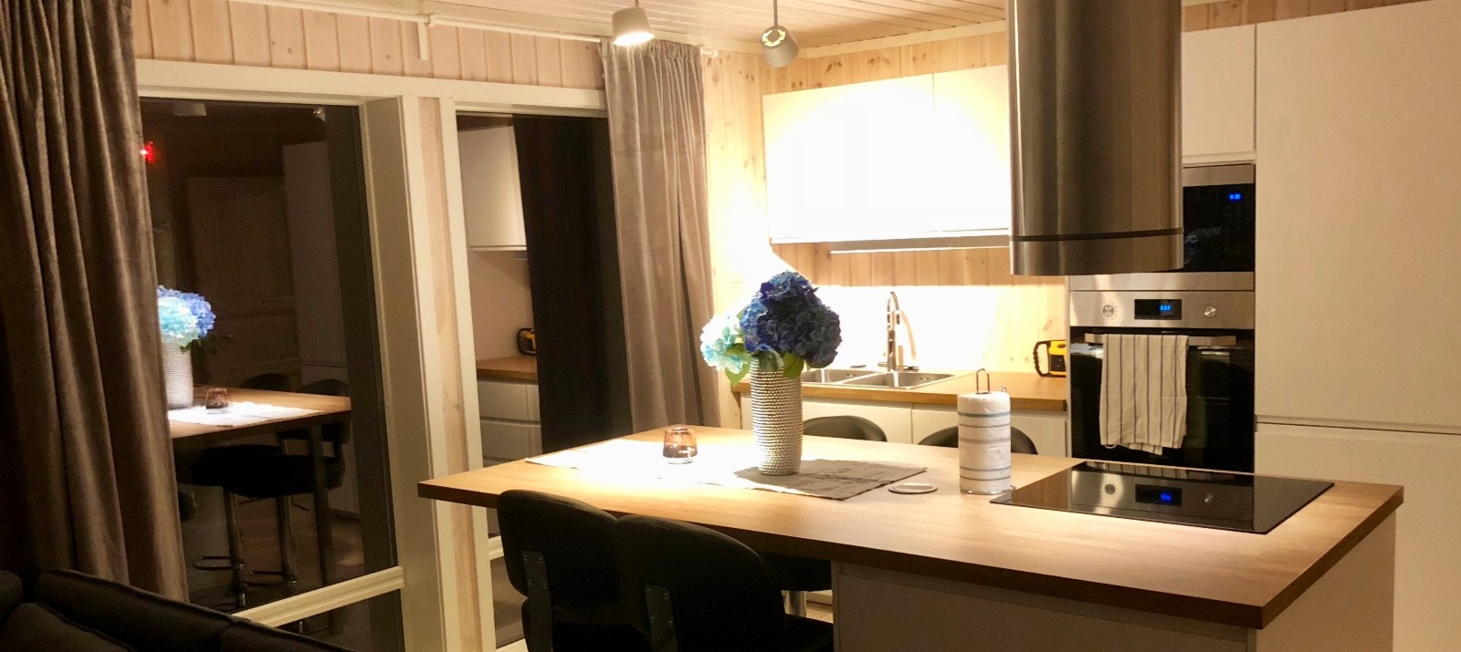 Bar/Kjøkkenløsning i TV-stua 1 Galleribilde