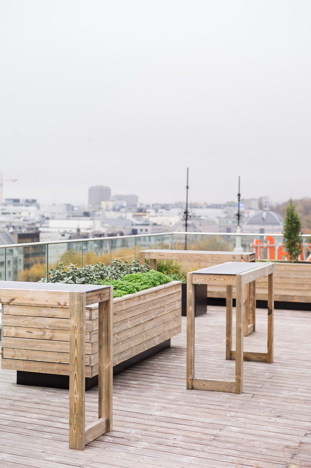 Møblert takterrasse godkjent for over 80 personer Galleribilde