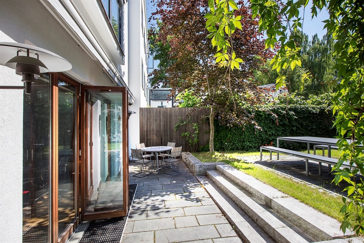 Hagen er omstendig utformet i samråd med hagearkitekt. Galleribilde