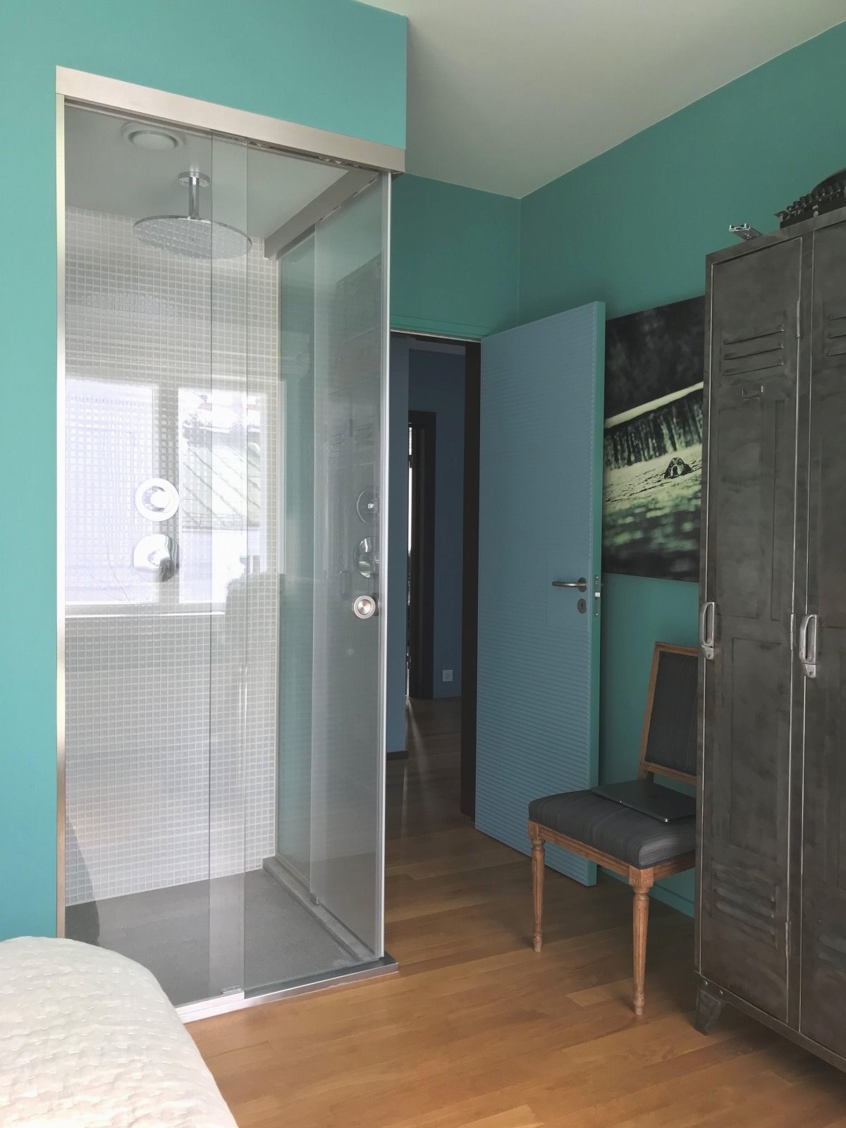 Soverom nr. 2 er av god størrelse og har egen dusj. Galleribilde