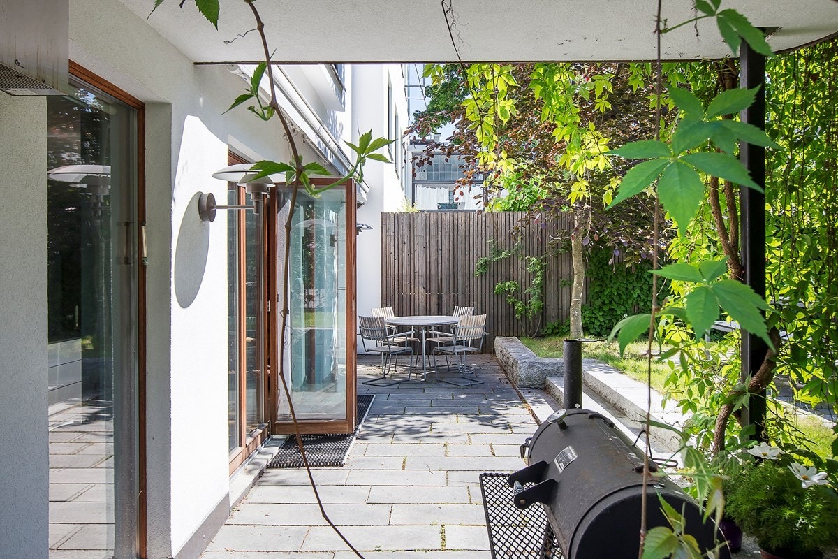 Hagen er omstendig utformet i samråd med hagearkitekt. Galleribilde