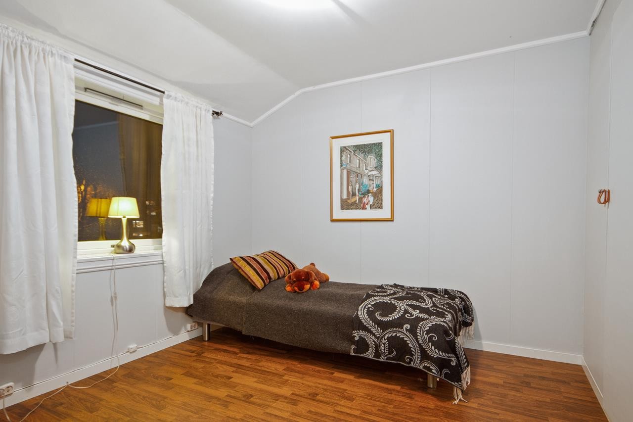 Rekkehuset har tre soverom som alle ligger i andre etasje. Galleribilde