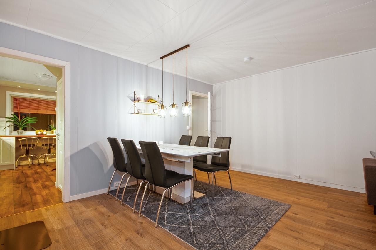 Det er god plass for et stort spisebord der hele familien kan benke seg. Galleribilde