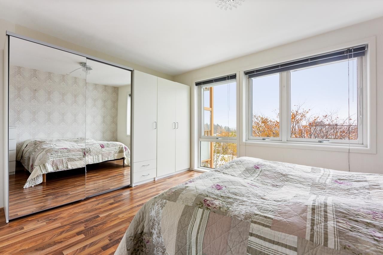 Hovedsoverom har godt med lagringsplass i garderobeskap Galleribilde