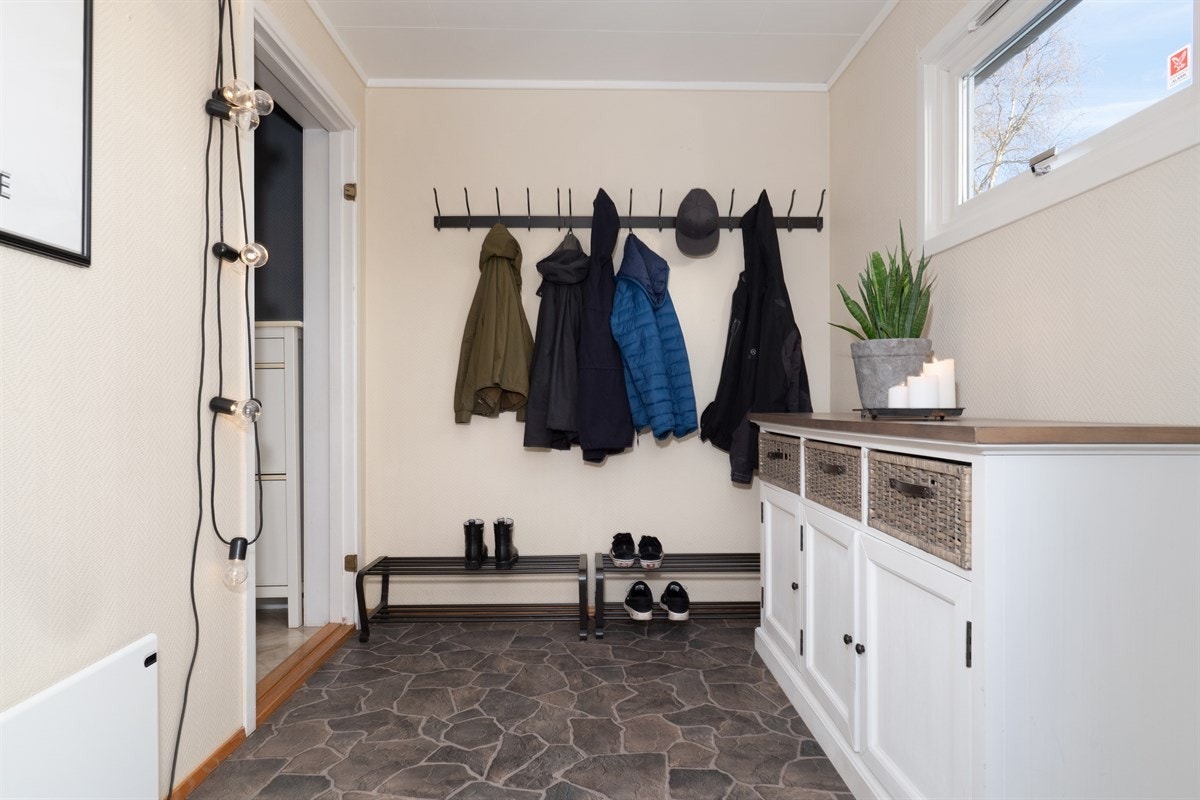 Vindfang med adkomst til gang. Galleribilde