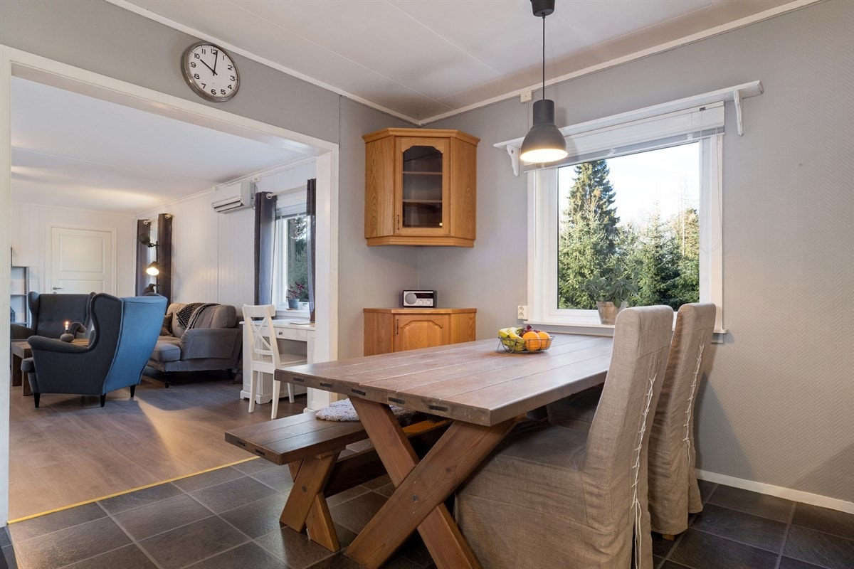 Romslig kjøkken. Delvis åpen løsning mot stue. Galleribilde