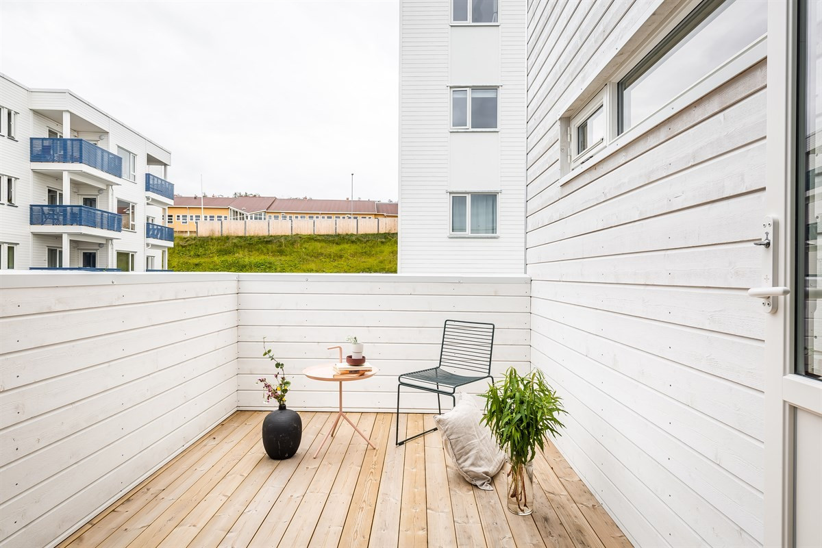 Fin uteplass med utgang fra soverom i 2. etasje