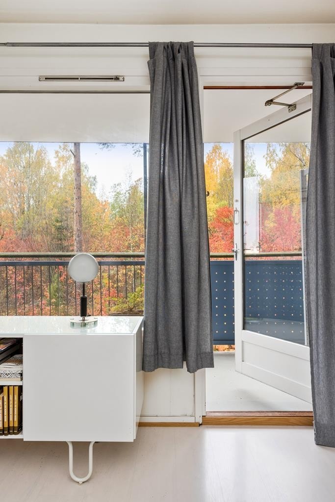 Fra stuen er det utgang til balkong Galleribilde