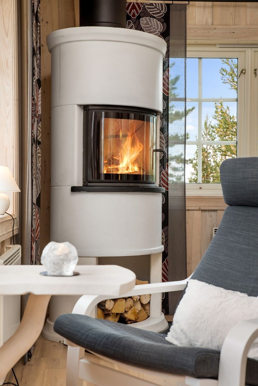 En moderne og dekorativ peisovn er et blikkfang i rommet! Galleribilde