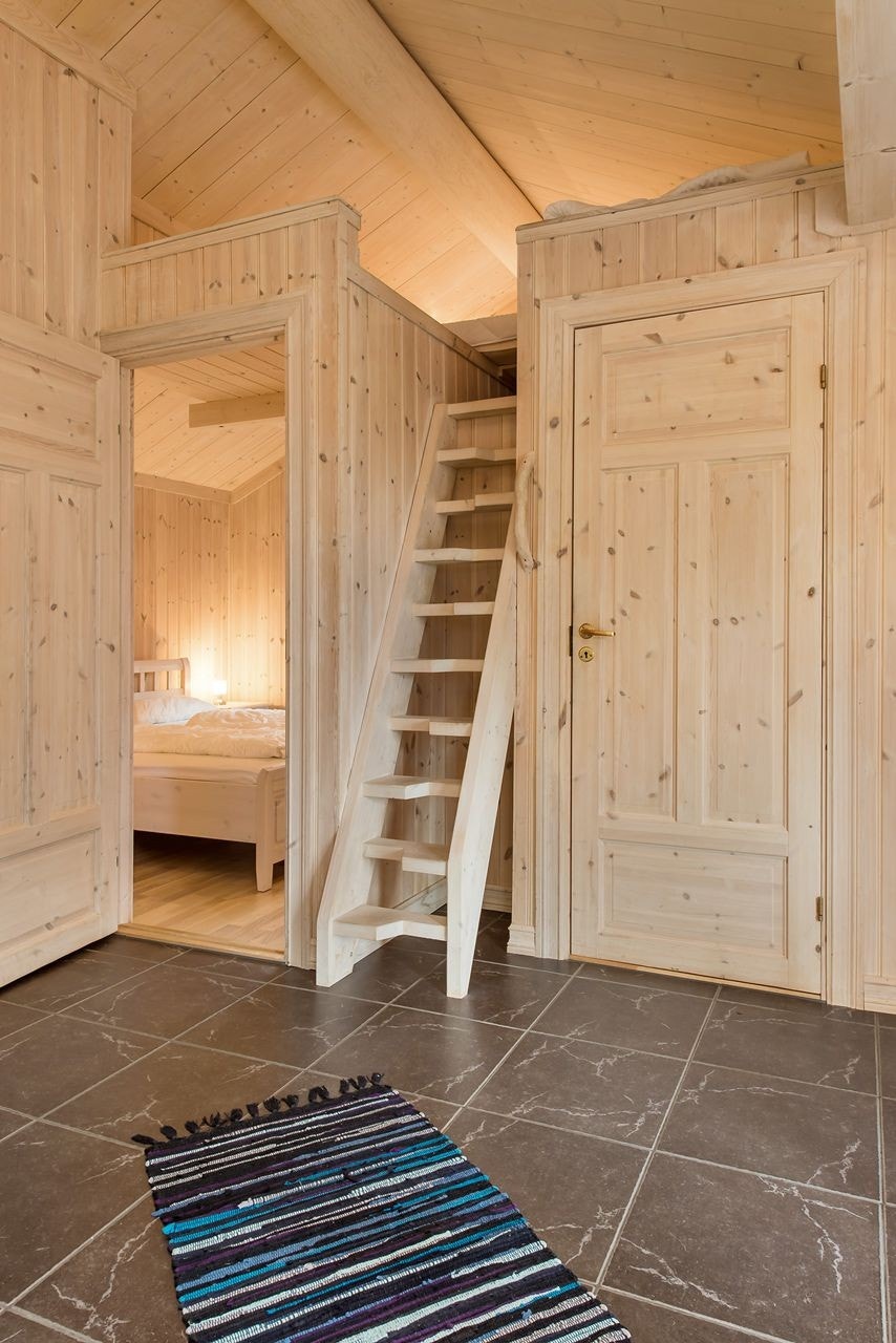 Fra gangen er det adkomst til hemsen, med plass til ekstra overnattingsgjester Galleribilde