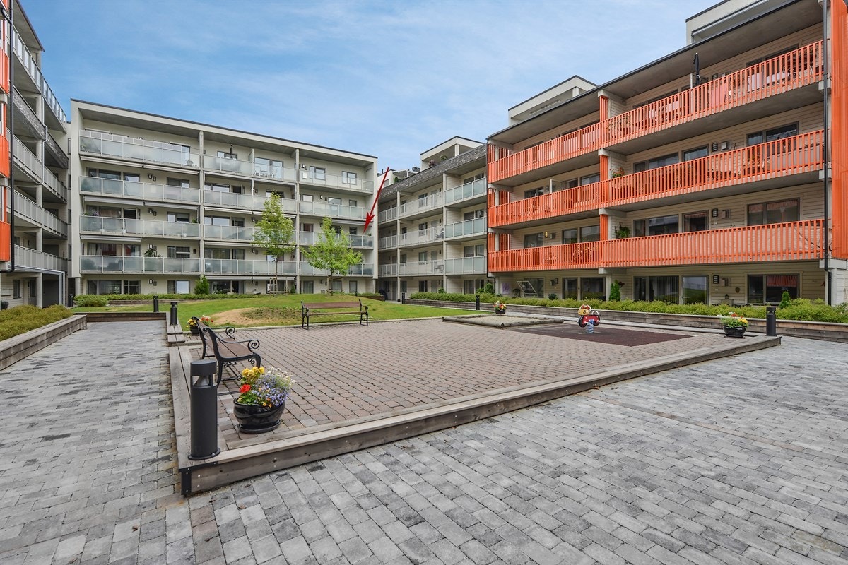 Beliggenheten er strålende, like ved Museumsparken, Drammen stasjon og Marienlyst, med gangavstand til alt du måtte trenge, inkludert bibliotek og et godt utvalg restauranter. Galleribilde