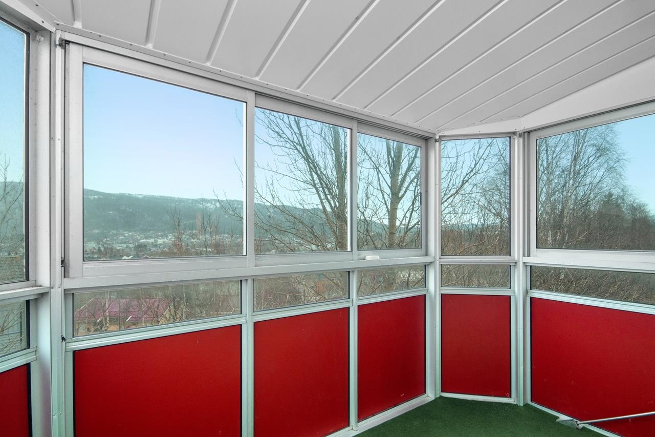 Innglasset balkong m/utsikt. Galleribilde