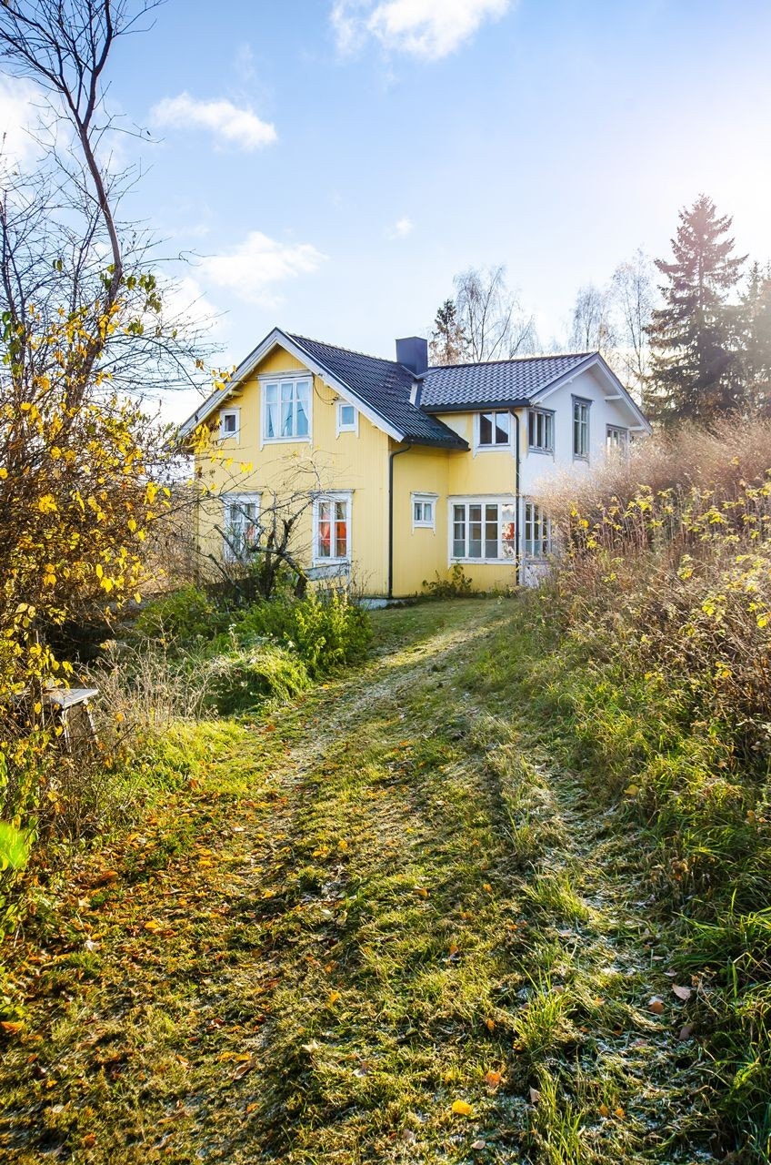 Fasade og enkel innkjørsel Galleribilde
