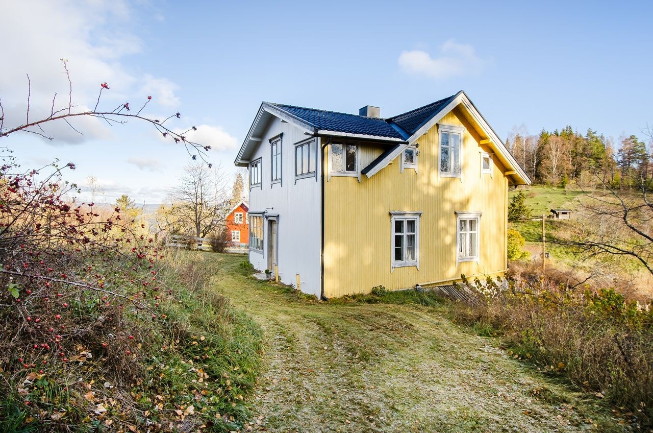 Fasade og hage Galleribilde