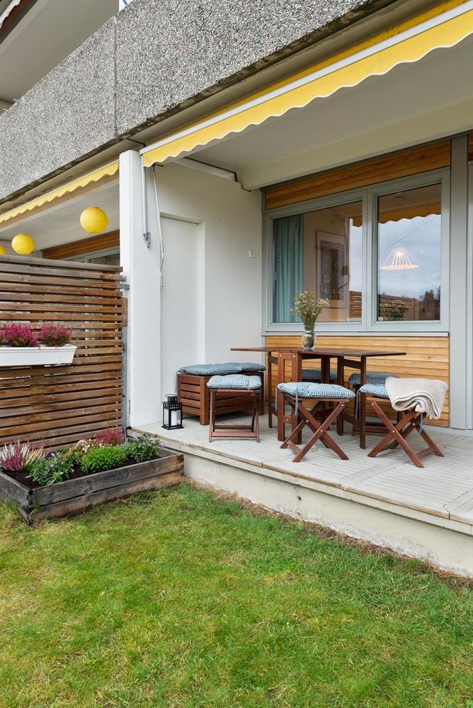 Fra terrasseplattingen har man adkomst til den deilige hagen. Galleribilde