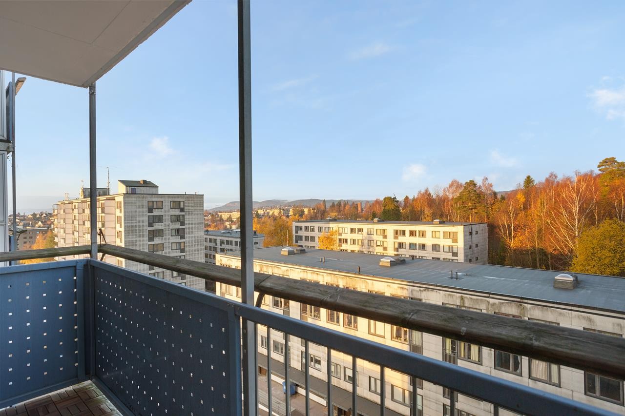 Fra stuen har du utgang til veranda på 7 kvm med fin utsikt og ettermiddagssol. Galleribilde