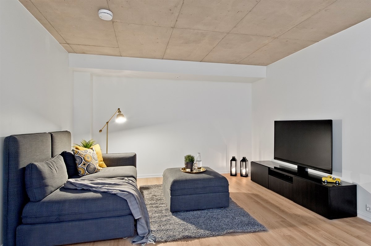 Kjellerstuen har god plass til sofa og øvrig møblement etter behov. Galleribilde