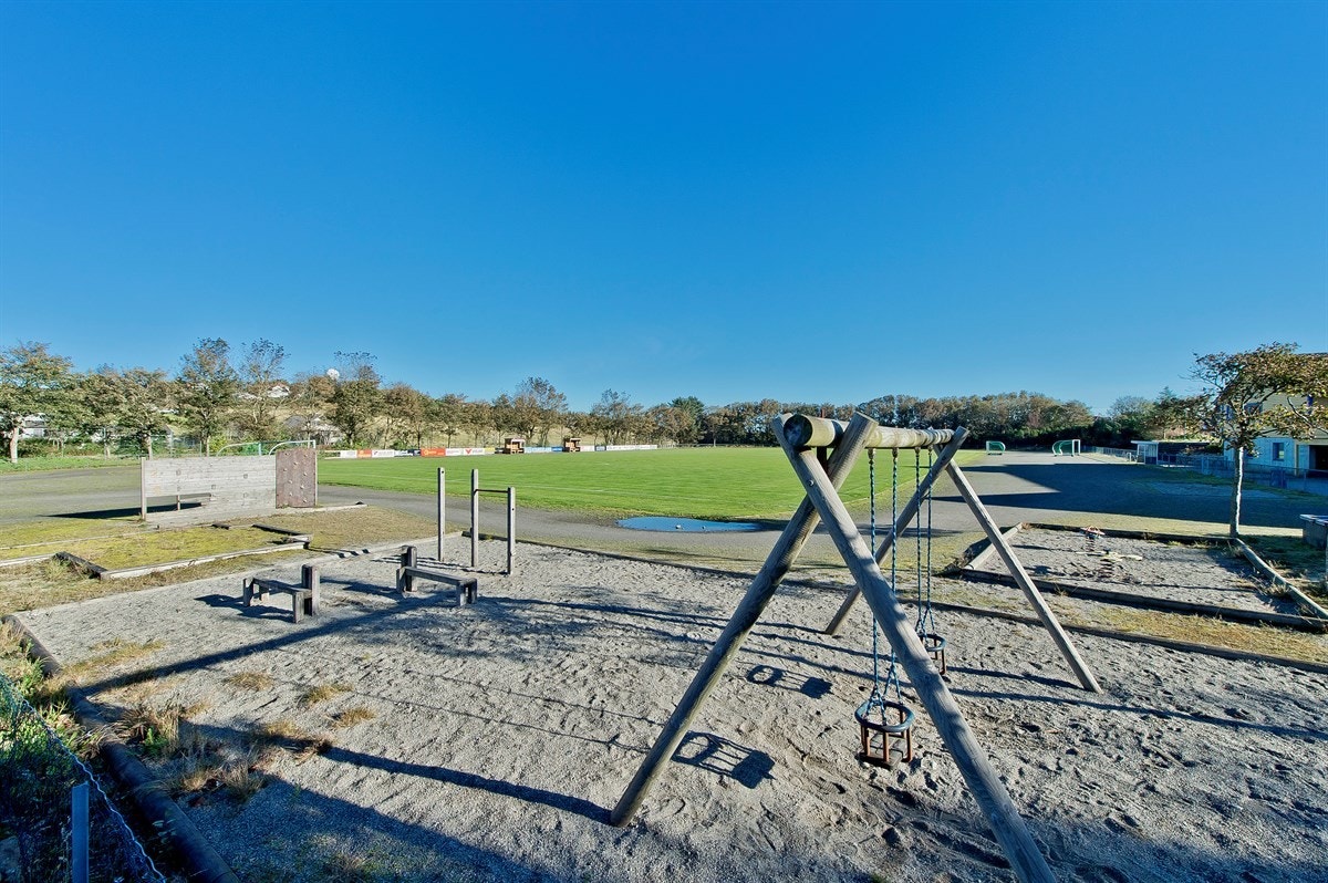 Boligen ligger i et barnevennlig område med kort vei til skole og barnehage. Galleribilde