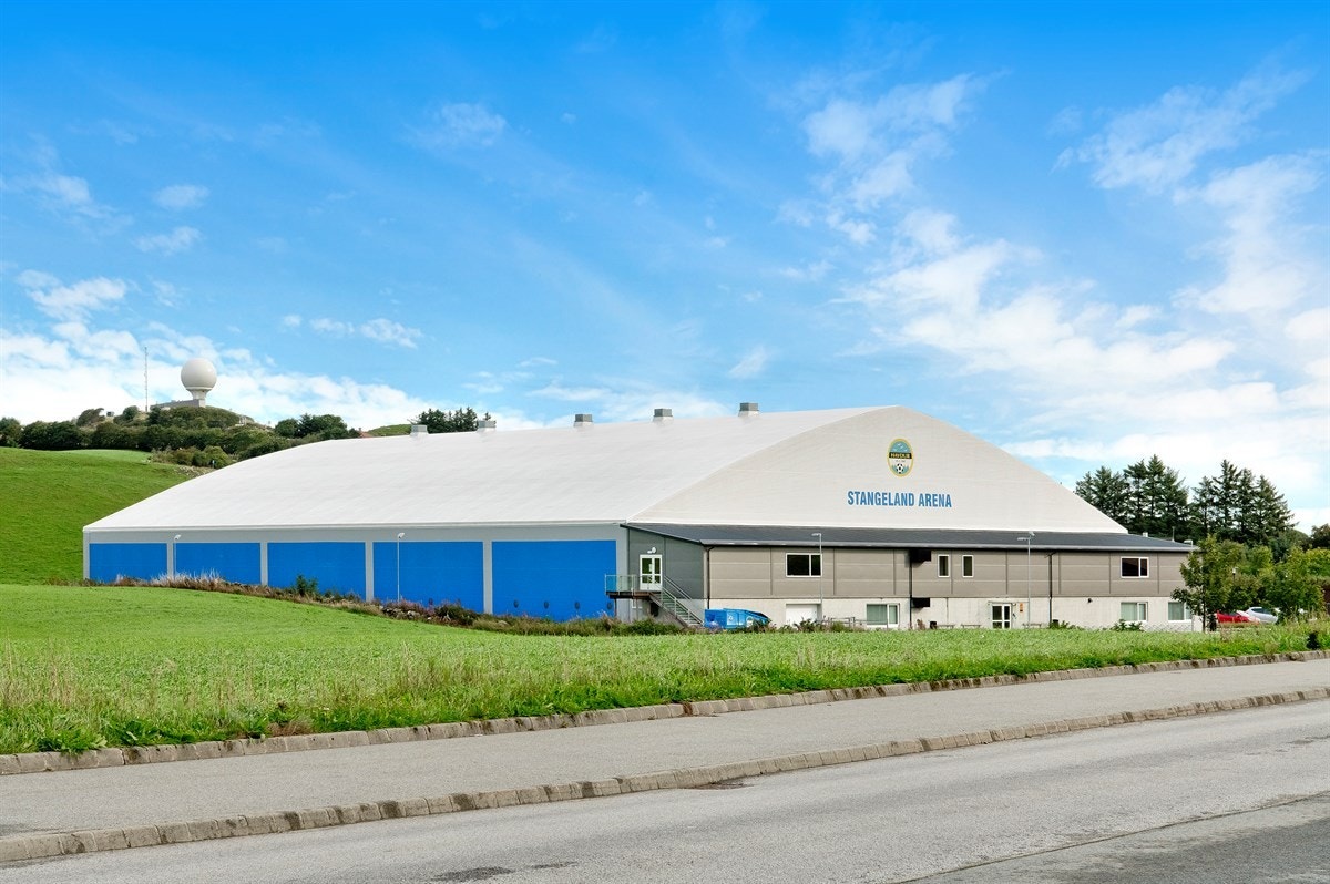 Stor fotballhall med treningssenter ligger like i nærheten. Galleribilde