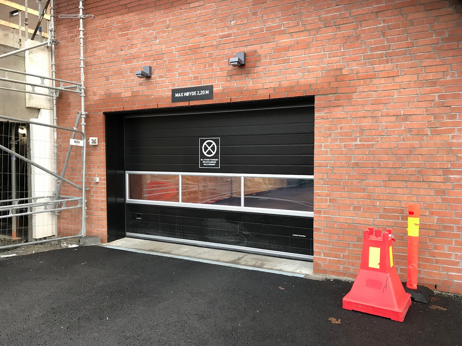 Garasje under friareal og leiligheter Galleribilde