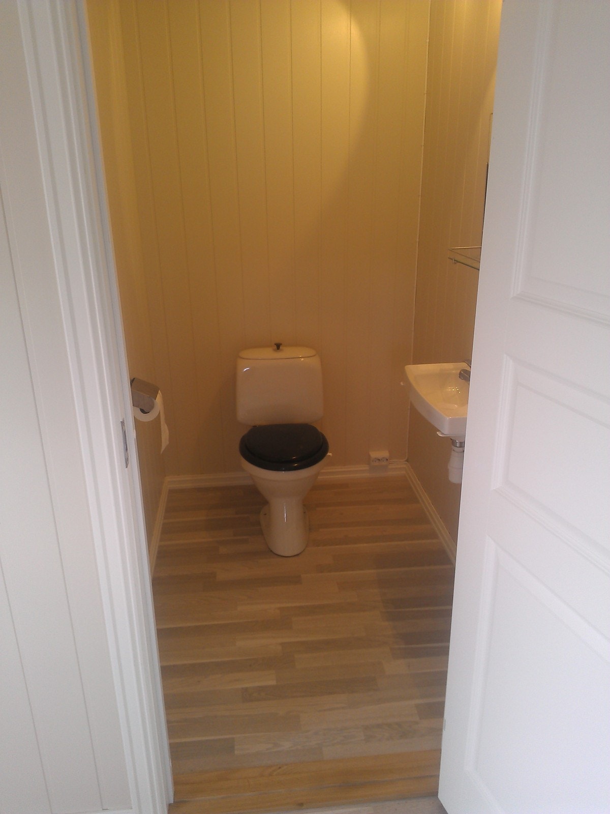 Bildet er tatt før renovasjon. Toalettet har blitt byttet Galleribilde