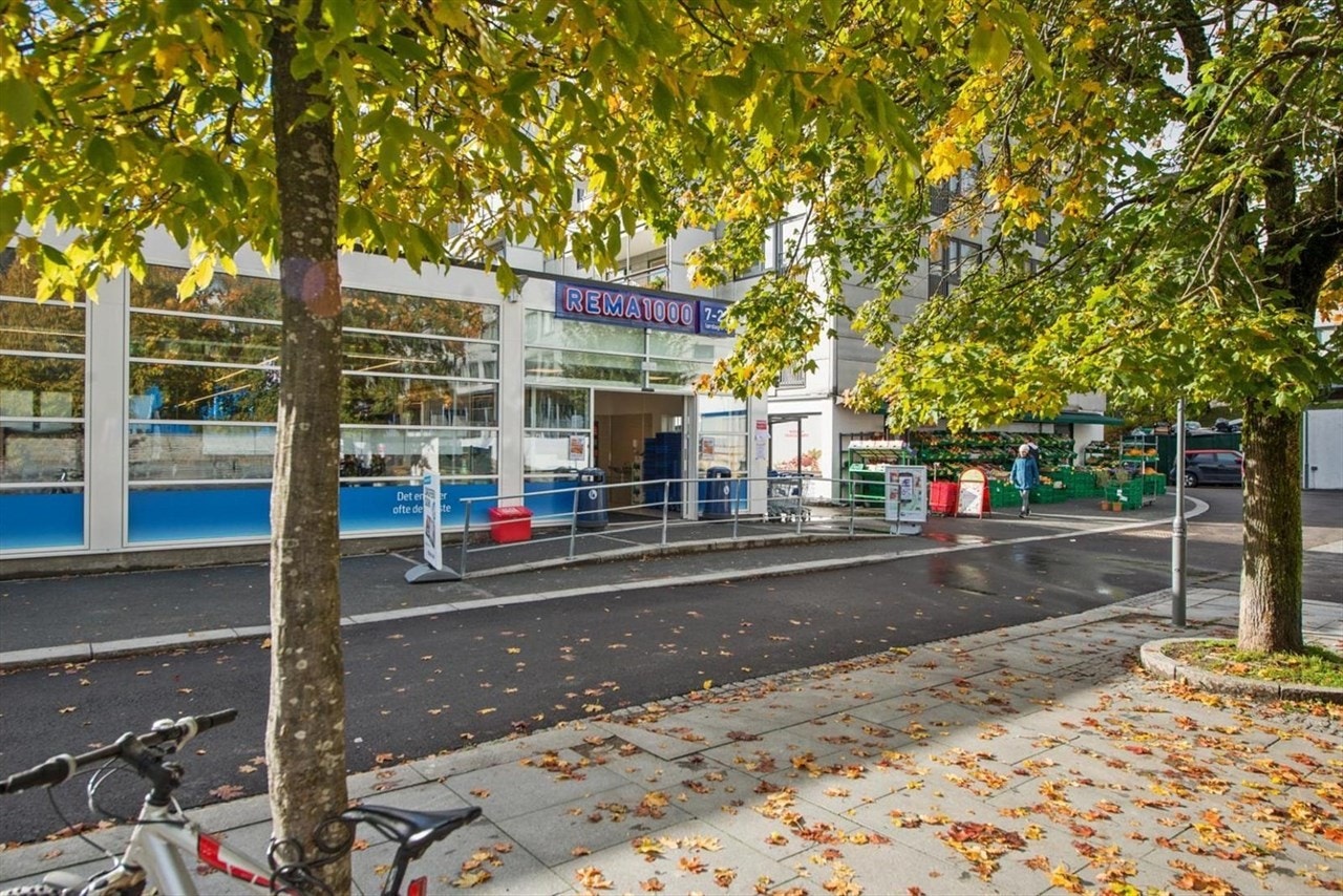Umiddelbar nærhet til Rema 1000 på Hovseter. Galleribilde
