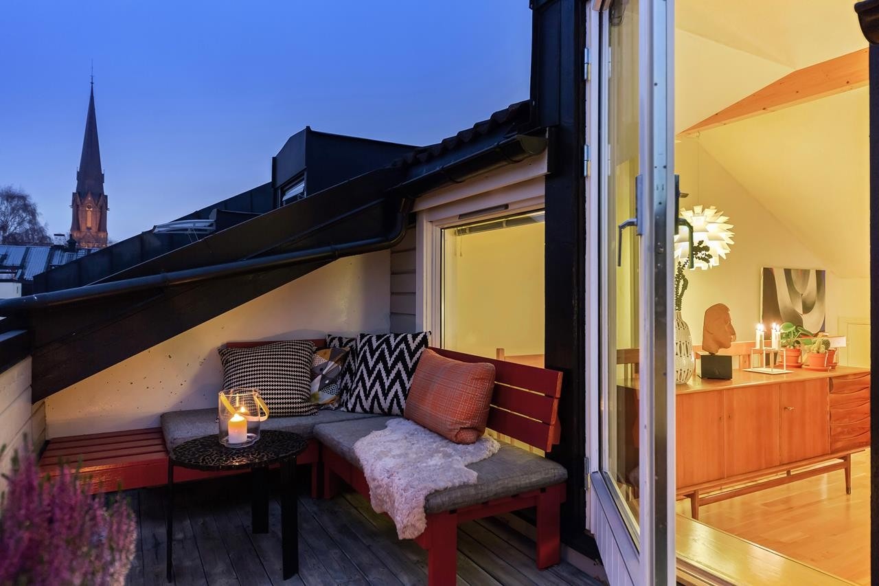 Terrassen blir som en forlengelse av stuen sommerstid Galleribilde