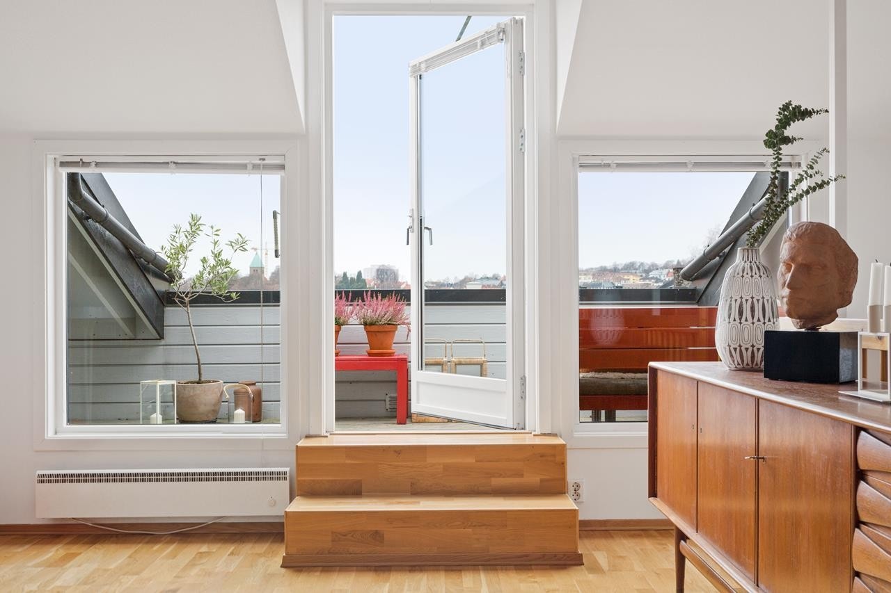 Utgang fra stue til en vestvendt terrasse på hele 9 kvm Galleribilde