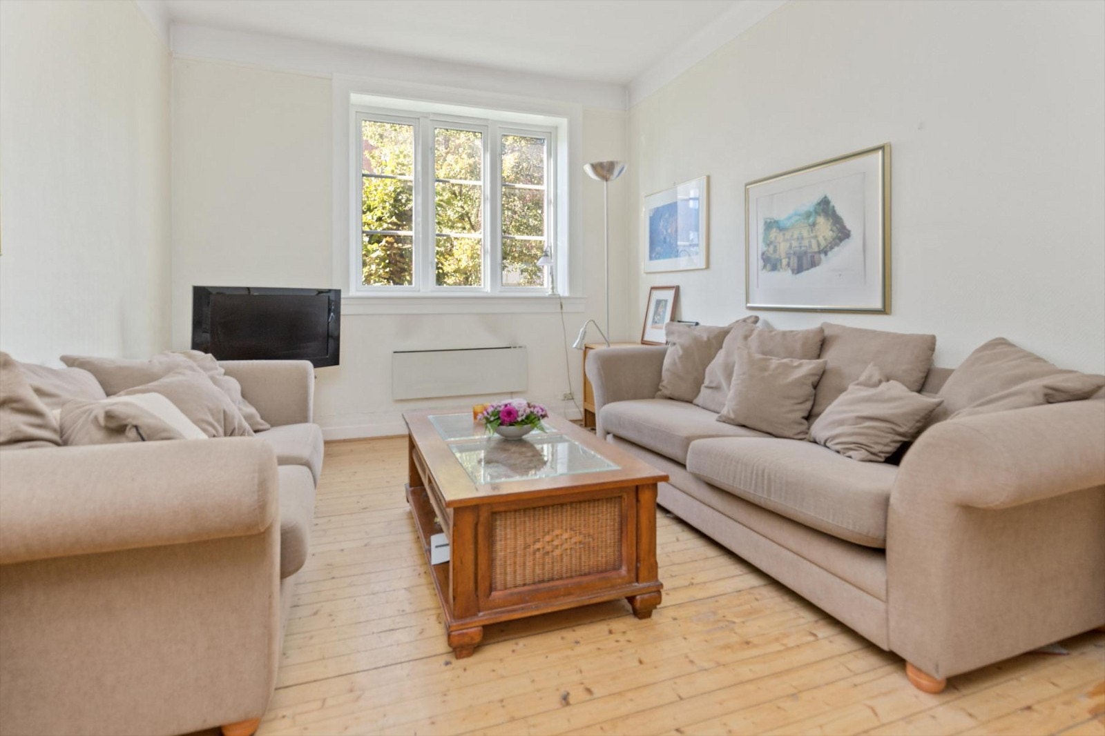 Flott samlingssted! Originalt tregulv. Galleribilde