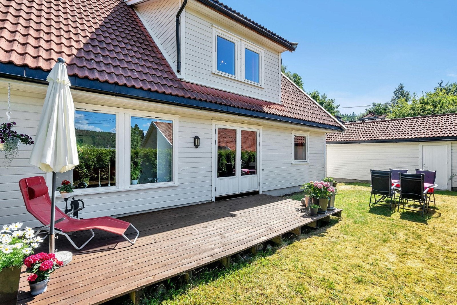Terrasse, hage og garasje Galleribilde