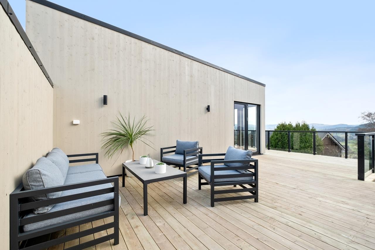 Terrassen er lun og skjermet. Galleribilde