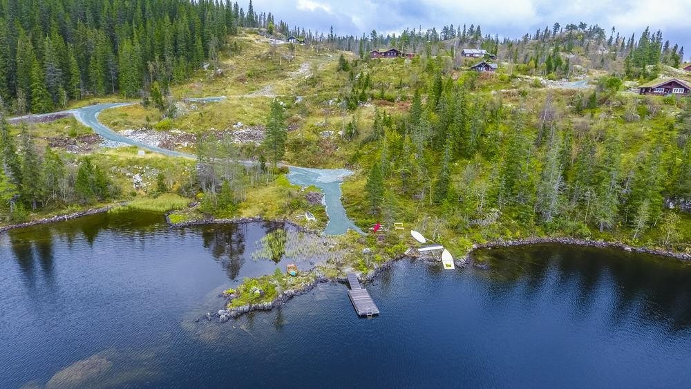 Det er veg helt ned til vannet, som gjør det lett tilgjengelig for alle. Galleribilde