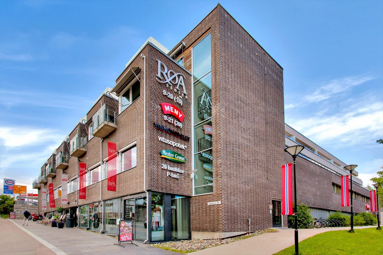 Kort vei til Røa med rikt utvalg av forretninger og butikker Galleribilde