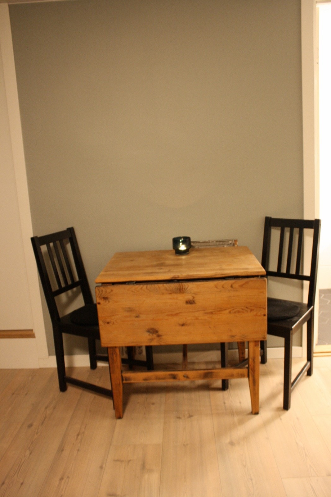 Spiseplass med klaffebord Galleribilde