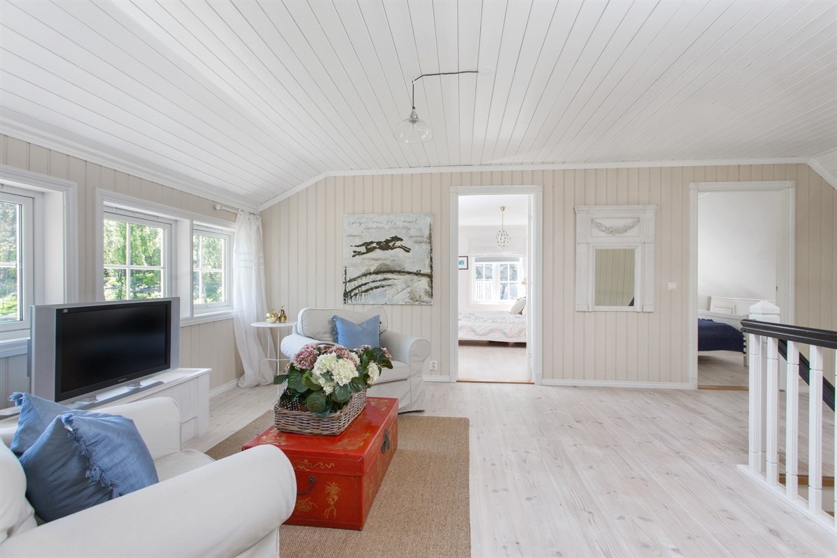 Hovedhus - 2. etg. trappegang - tvstue Galleribilde