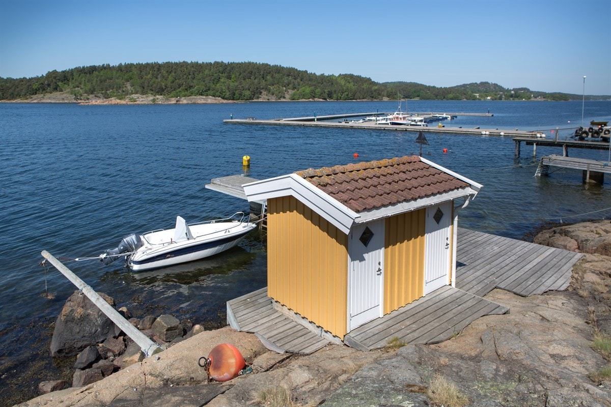 Fra Tangen og båthavnen - og sjøboden Galleribilde